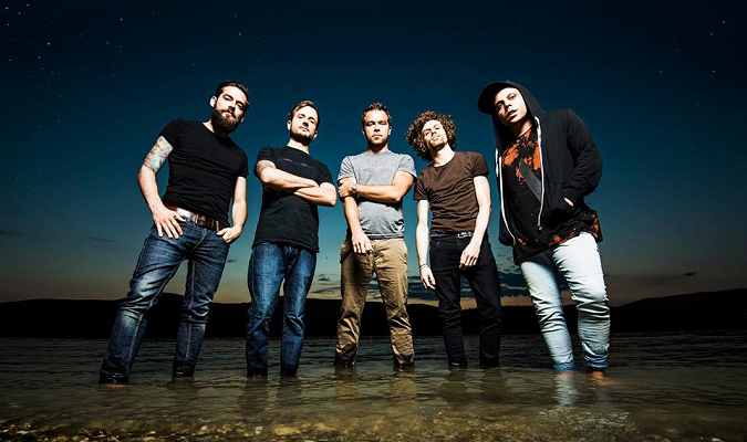 Holnap mutatja be új kislemezét élőben a Shell Beach