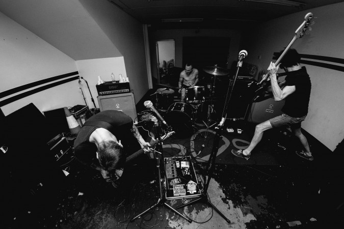 Október végén gyalul le újra minket a Birds in Row, jön a Personal War EP!