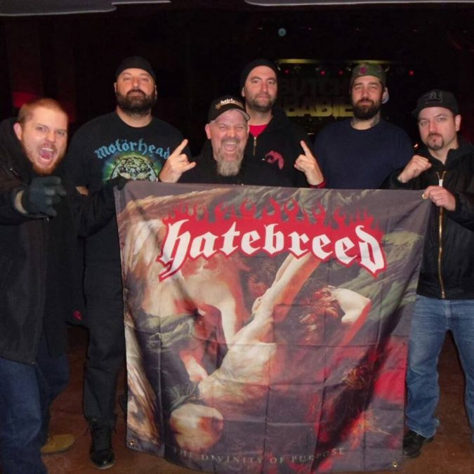 A Hatebreed szétszórta egy elhunyt rajongójuk hamvait a clevelandi koncertjük színpadán