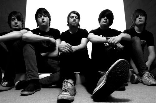 Egy évtizede debütált nagylemezen napjaink egyik legnépszerűbb metalcore zenekara, az Architects