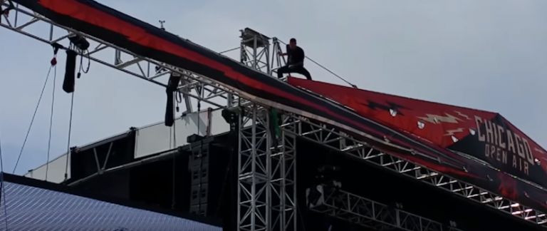 Videó: Jason Aalon Butler még mindig elképesztően őrült