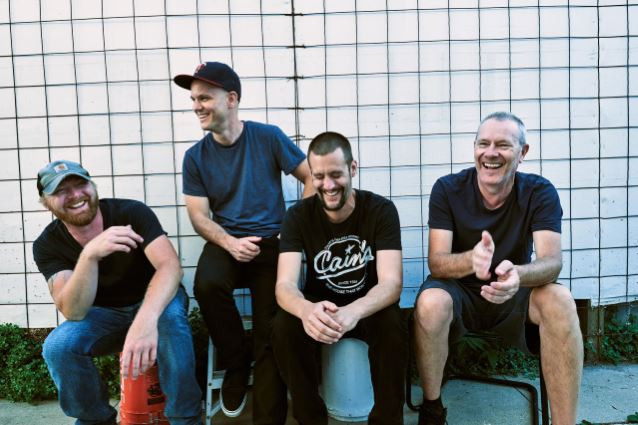 Márciusban Budapestre érkezik új lemezével a Helmet