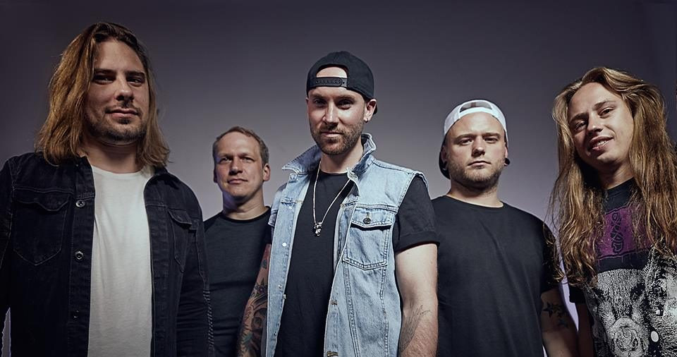 Nemzetközi bandával debütált a Leander Kills és az Alestorm gitárosa