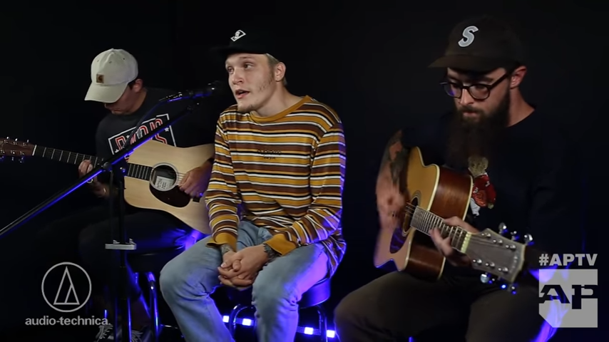 Akusztikus videókkal jött elő a Neck Deep