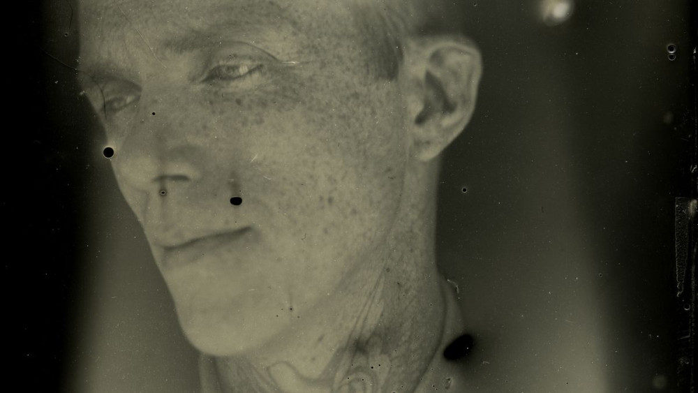 Fájdalmasan gyönyörű új dalt mutatott be Jacob Bannon projektje