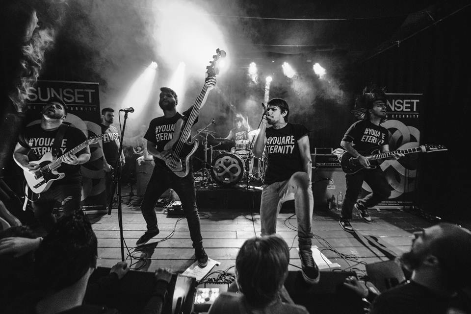 Jótékonykodik ma esti koncertjével a Sunset