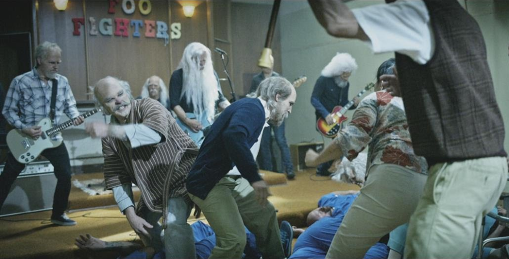 Parádés új klippel jelentkezett a Foo Fighters