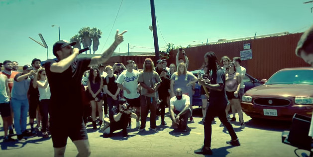 Egy fánkozó parkolójában debütált Jason Aalon Butler új bandája