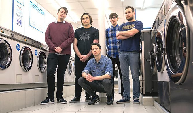 Hallgasd meg a párizsi Hightower új lemezét!