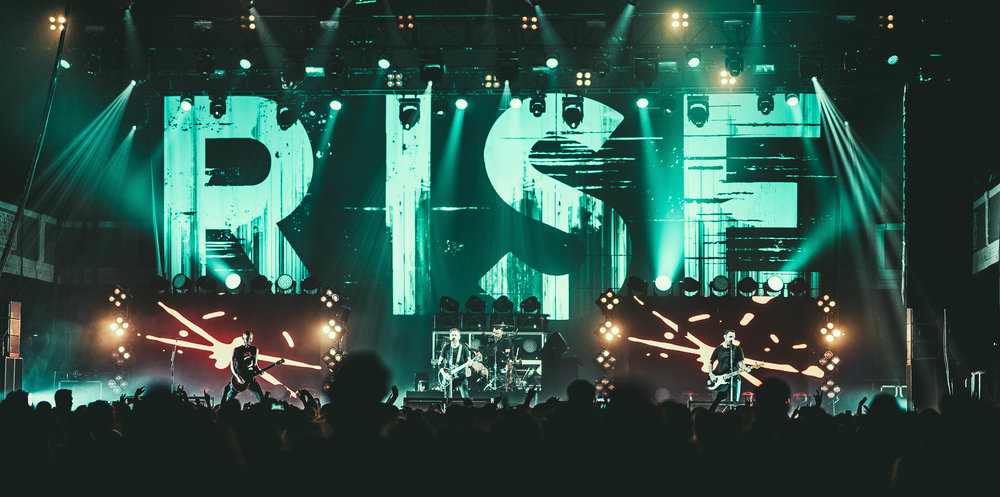 Júniusban Rise Against a Budapest Parkban