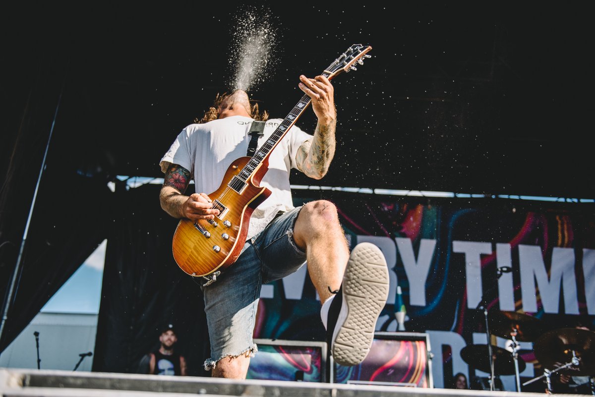 Az Every Time I Die gitárosa sörköpködéssel mentette meg egy rajongó életét