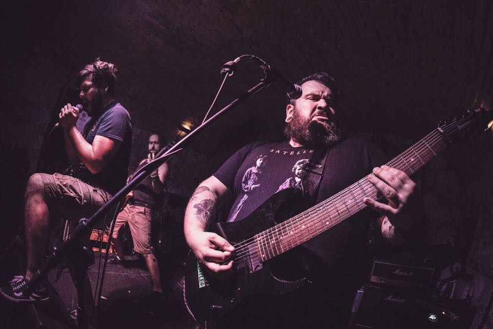 A hétpecsétes titokról nyolchúros gitáron - Hypocrites Breed-dalpremier