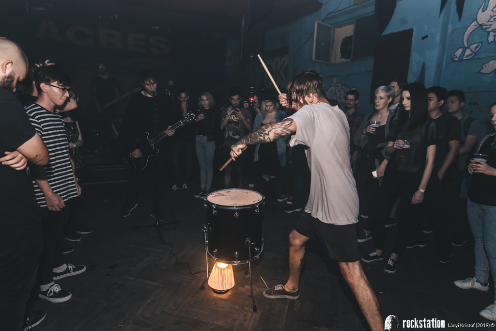 Egy majdnem magányos szerda este - Acres és Tripsitter a Dürerben