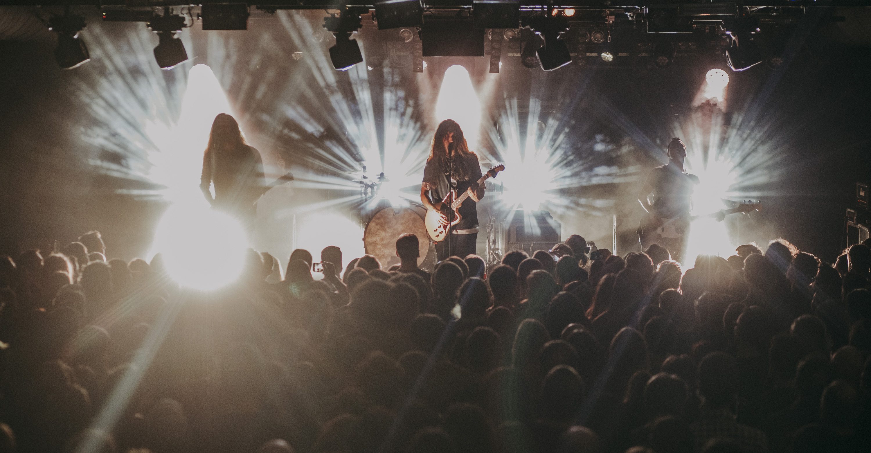 Gyűlölj, szeress, már úgyis elvesztettük a világot