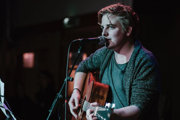 Whiskey az erkélyen, hallucinációk a pokolban - Új hazai megjelenések májusból