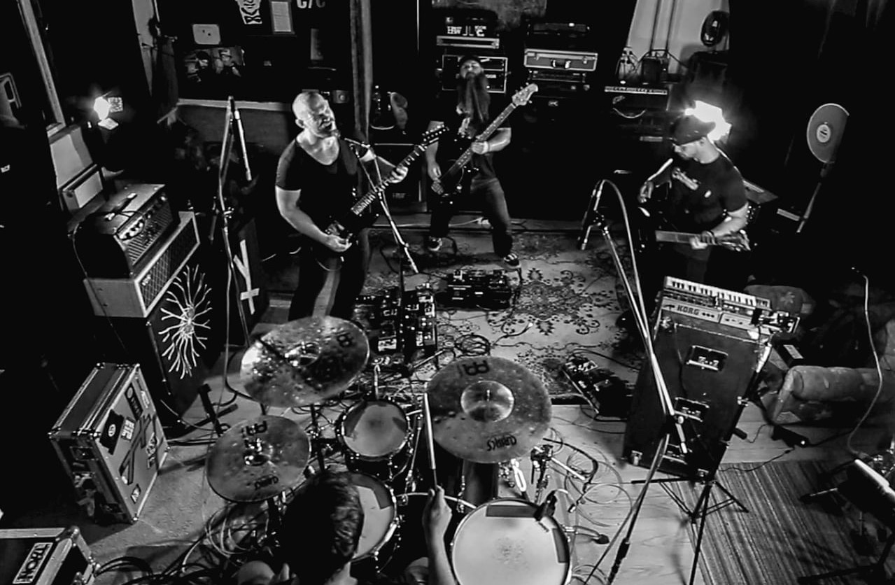 A The Devil's Trade teljes doom zenekarrá bővül a Haw tagjaival a Fekete Zajon