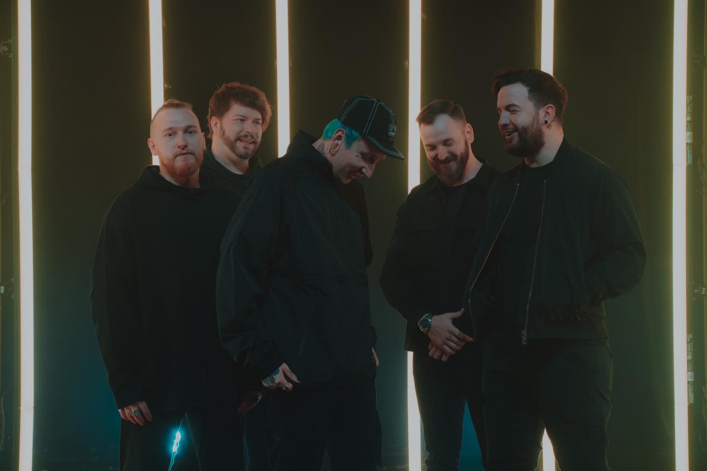 Kiszáll az Our Hollow, Our Home dobosa és basszsugitárosa