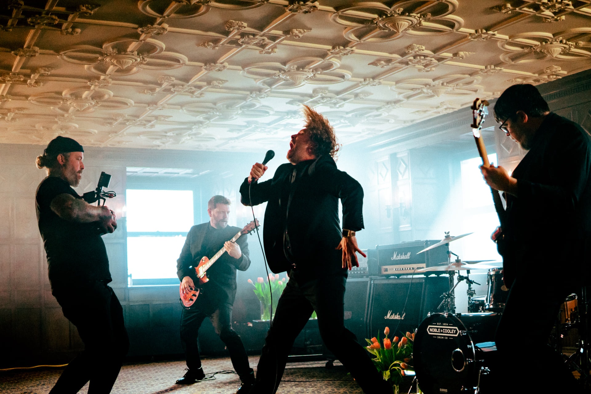 Óriási dallal tért vissza 18 év után a Silent Drive