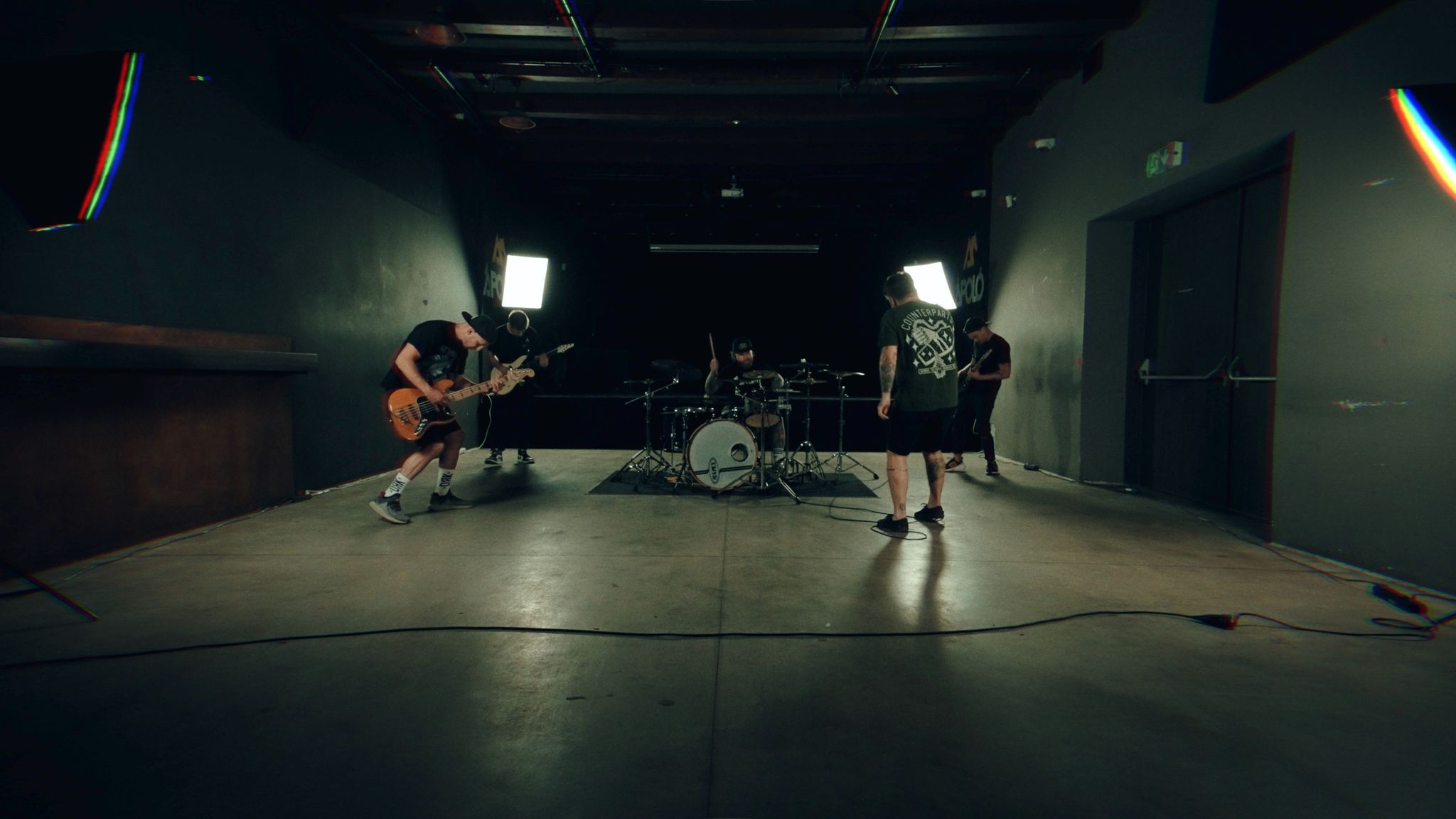 A szememet kaparó gyűlöletszag - Bemutatkozik a kecskeméti Informer