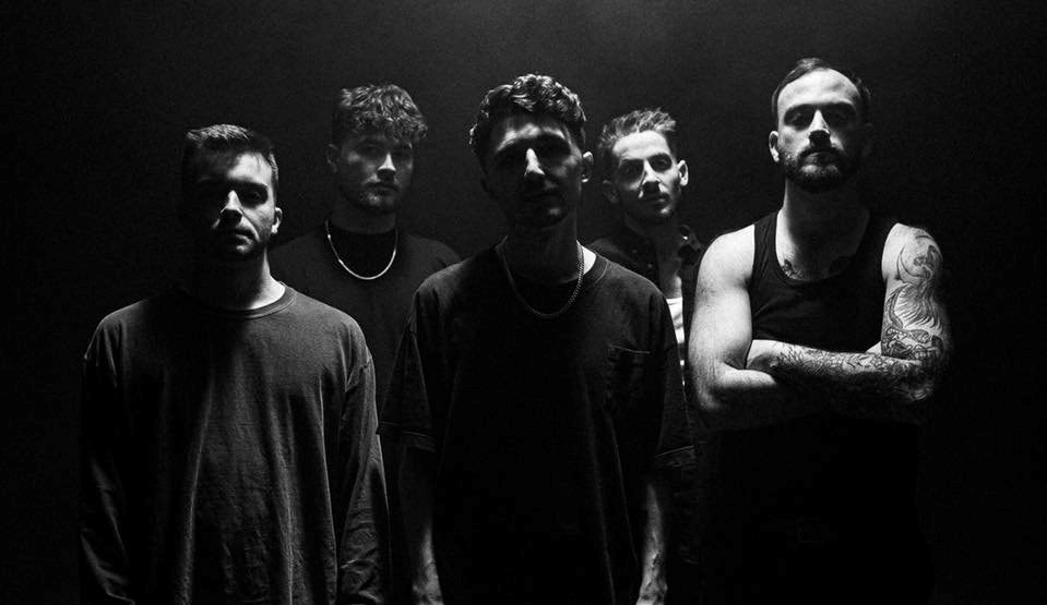 Odaver az ötvenes kaliber - Új dallal szántja fel a placcot a Varials