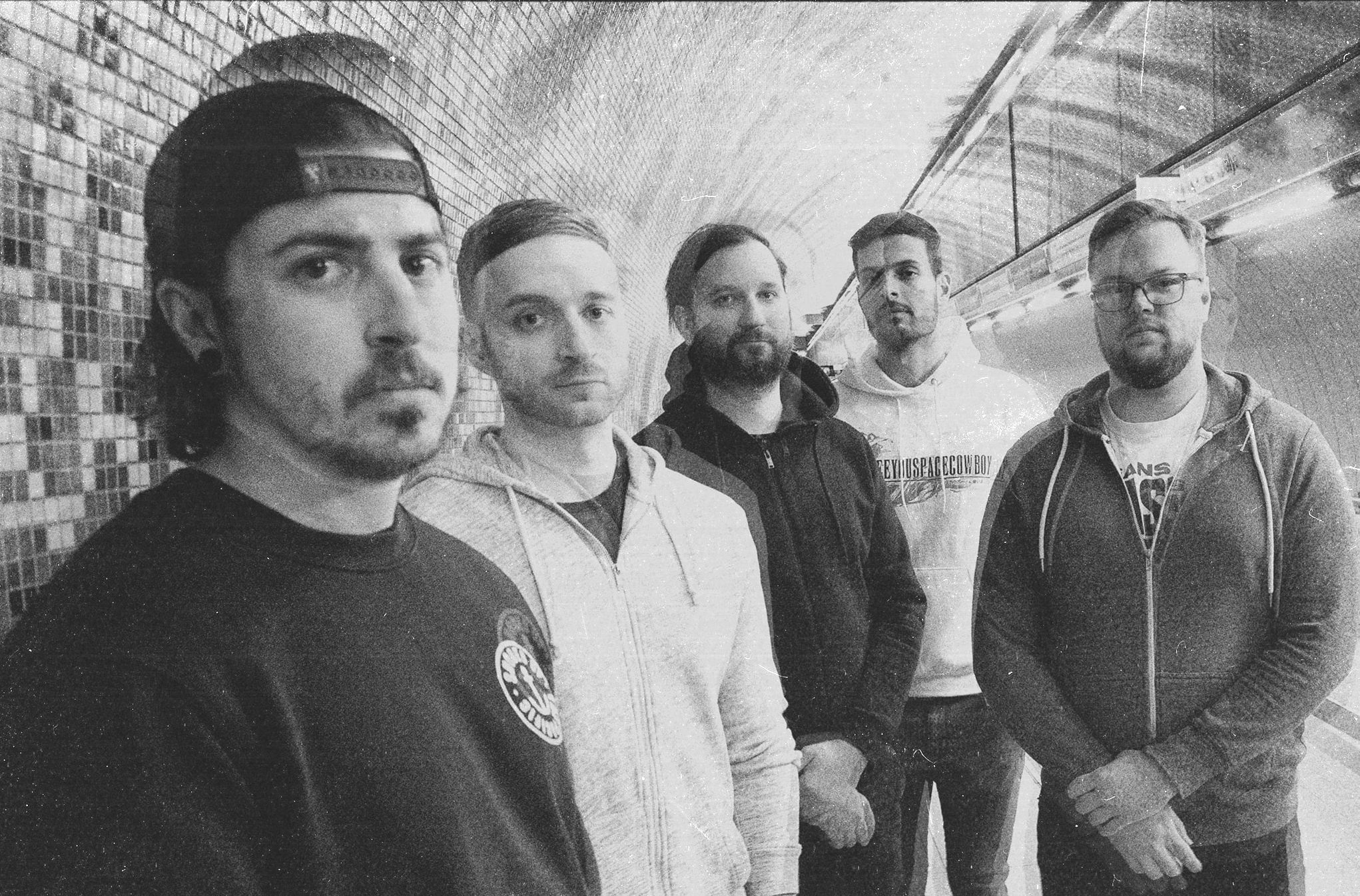 Körbeért hajnalok: még egy dal az Anchorless Bodies közelgő lemezéről