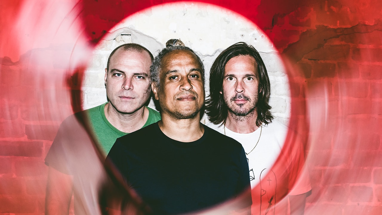 Giving the Past Away: B-oldalas dalt villantott a Quicksand