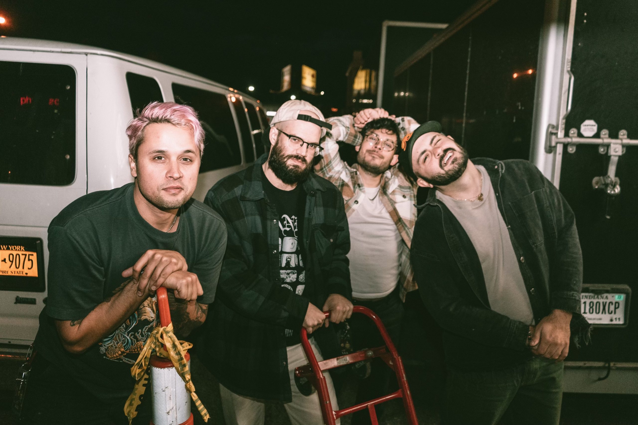 Az összes pop-punk/emo-közhelyet elsüti új videójában a Can't Swim