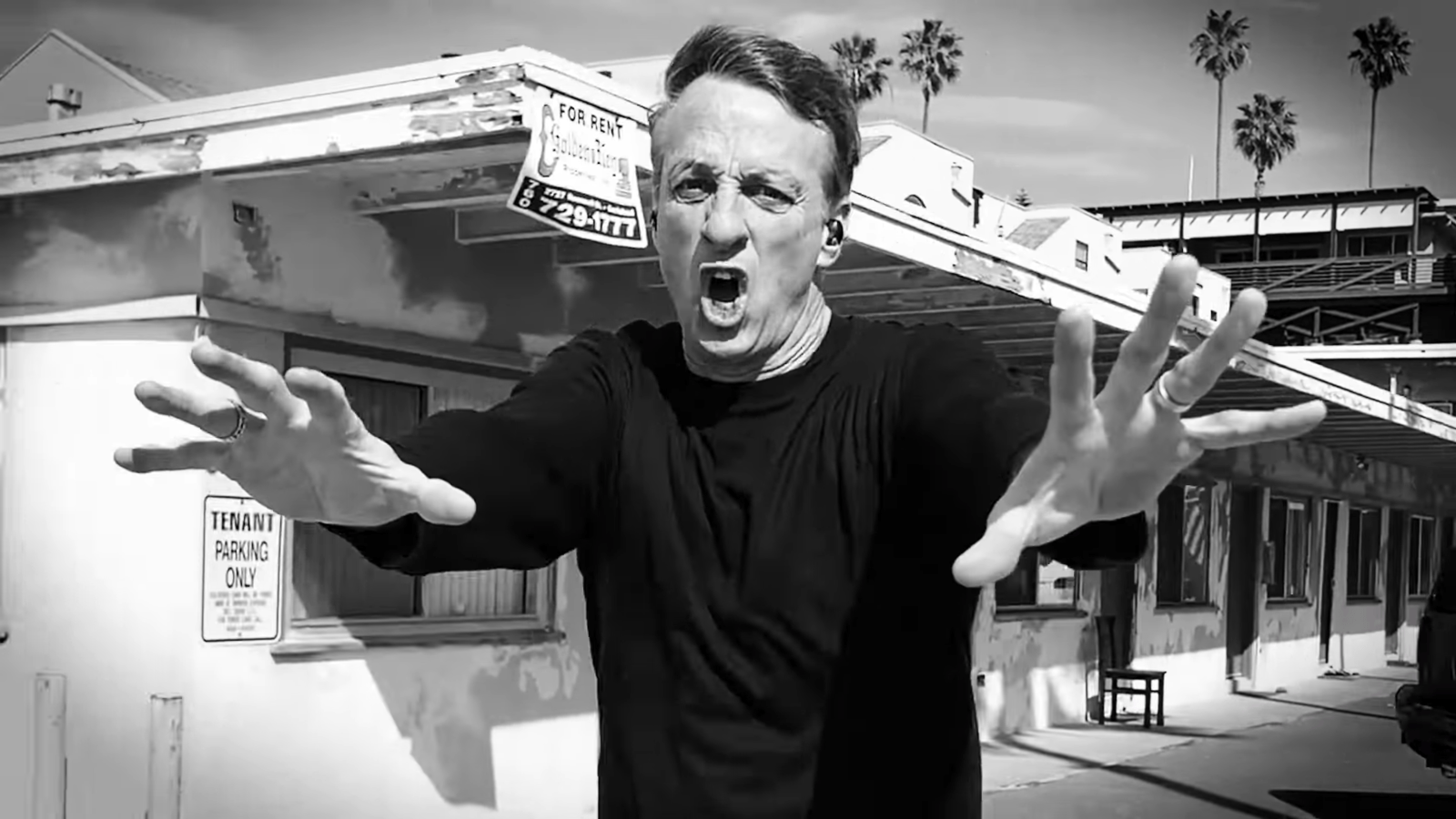 Tony Hawk most épp Nine Inch Nailst énekel a The Dillinger Escape Plan és az Every Time I Die volt tagjaival