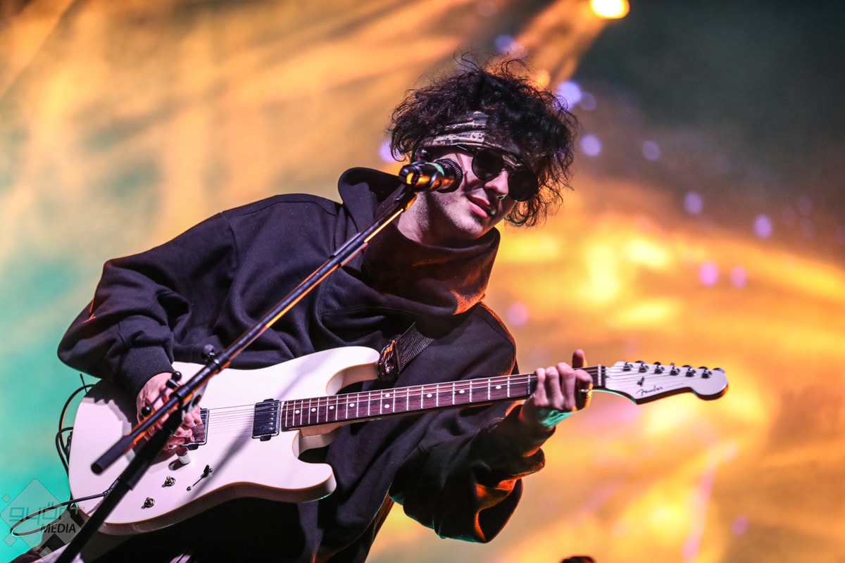 Azahriah kiadott egy dalt, ami csak azért nem totál System of a Down, mert kicsit Rammstein is