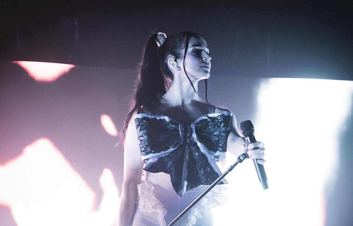 Poppy új dalát a BMTH és a Fever 333 volt tagjai teszik egy nu metal-bombává