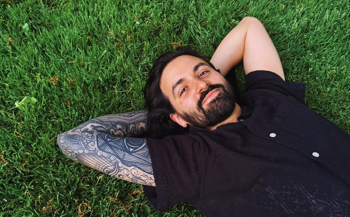 Jay Weinberg terapeuta segítségével próbálja feldolgozni, hogy kirakták a Slipknotból