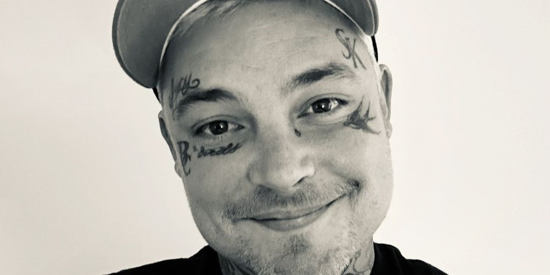 Az őszi koncertekre visszatér, majd megint egy év pihenőre megy a The Amity Affliction alapító basszer-énekese