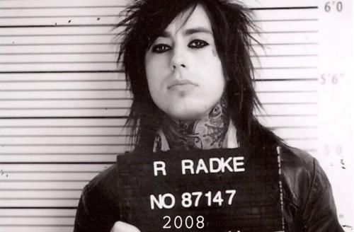 A Falling in Reverse összes brit koncertje is elmarad, mert Ronnie Radke nem léphet be az országba a korábbi börtönbüntetése miatt