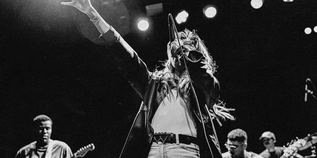 Poszt-hardcore-osabb vizekre evez új dalában az Initiate