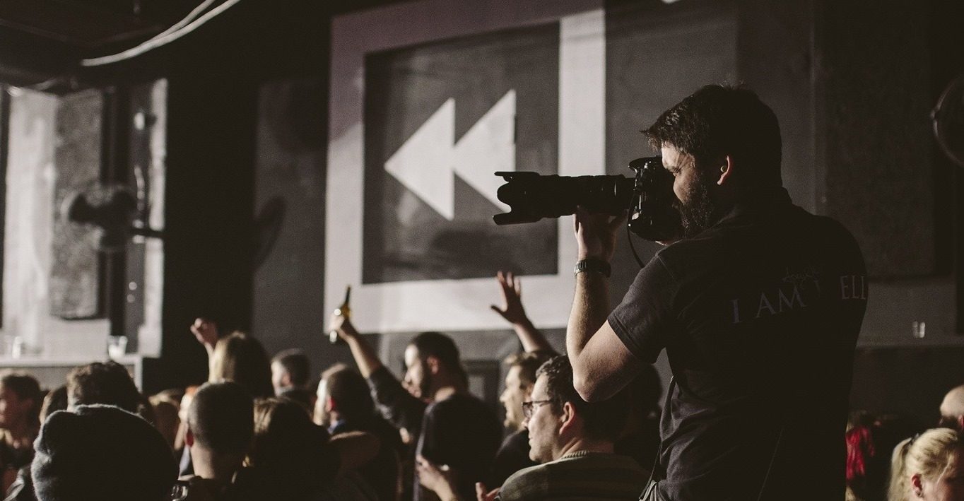 Kiállítás nyílik Somogyi Lajos (Bands Through the Lens) koncertfotóiból a Dürer Kertben