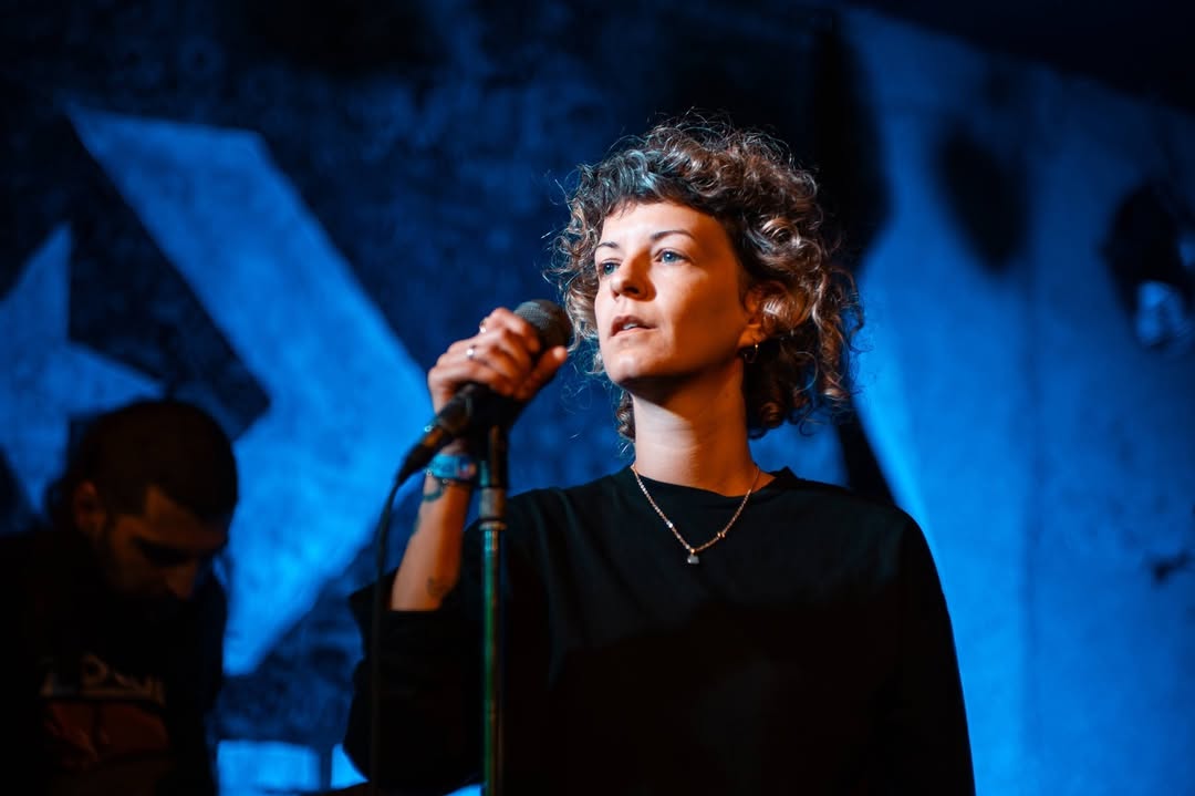 Koncertekkel egybekötött könyvbemutatón hívják fel a figyelmet a nők szerepére az undergroundban