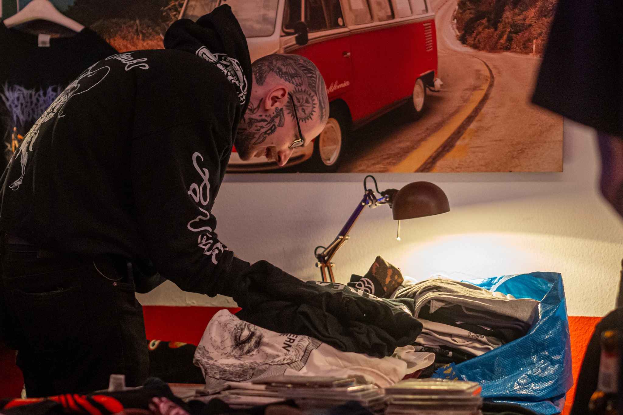 Szombaton merch piac a BARhole-ban